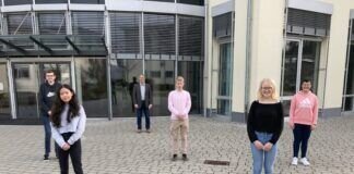 Volle Punktzahl und gute Platzierungen bei Mathematik-Wettbewerben Malcherek, Li, Wunderlich, Gerhardt, Krämer, Zhang (von li. nach re)