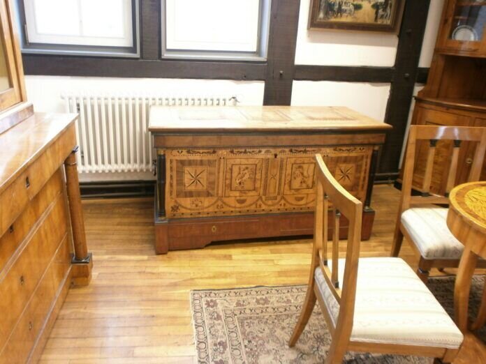 Truhe im Oberhessischen Museum Giessen Truhe eines wohlhabenden Bürgers . Oberhessisches Museum Giessen