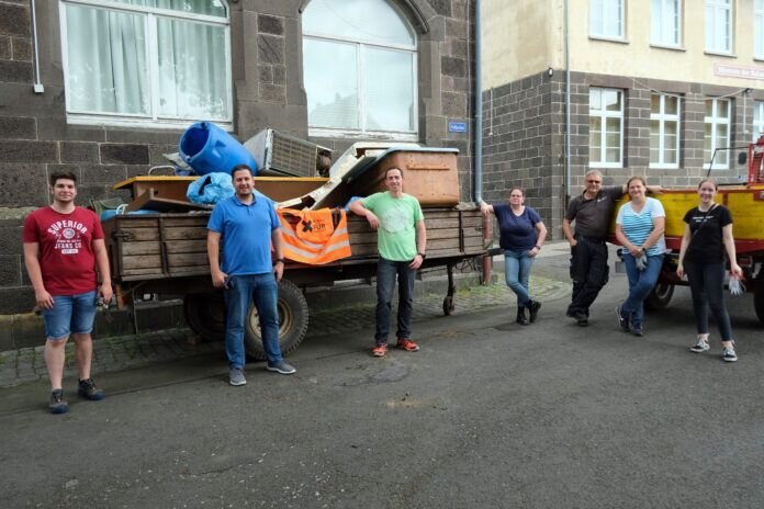 Ein ganzer Anhänger voll Abfall, Bauschutt und Sperrmüll kam zusammen