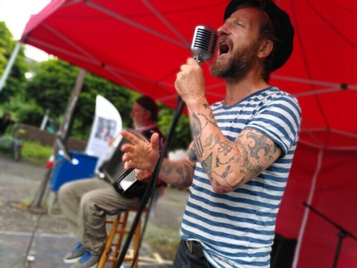 Andreas Eikenroth und Ludwig Metjé sorgen für ausgelassene Stimmung Andreas Eikenroth und Ludwig Metjé sorgen für ausgelassene Stimmung