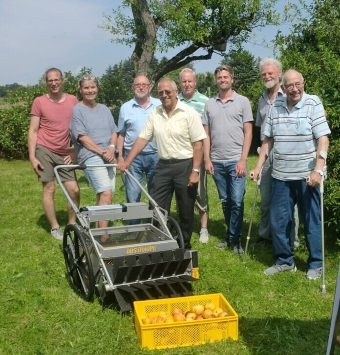 Vorstand_mit_Obstraupe1 Der neu gewählte Vorstand des OGV (v.l.n.r.) Ralf Gabrich, Petra Bröckmann, Gerhardt Bernhard, Klaus Marschner, Stefan Muartin Rodiger, Oskar Krothnzert, MartinM