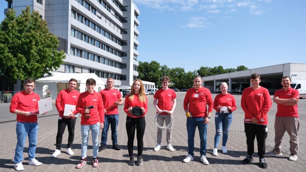 NEU_2021-08 Gruppenbild Azubis 2021