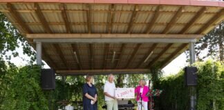 Scheckübergabe auf der open Air Bühne