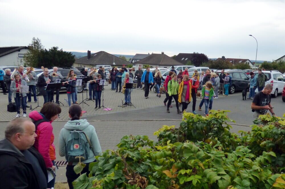 Mit Marsxchmusik startet die 15. Limeswanderung a