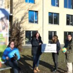 Bessere Fußbälle für besseres Wetter – Förderverein-Spende für Pausengestaltung an der Sophie-Scholl-Schule Gießen