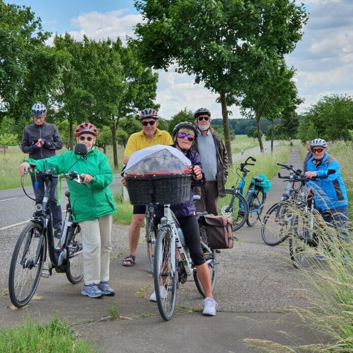 20220529-PM-Stadtradeln-Rund-um-Hungen-20220528_163015 Gruppe von acht Aktiven kurz vor Nonnenroth, auf dem 42 km Weg rund um Hungen