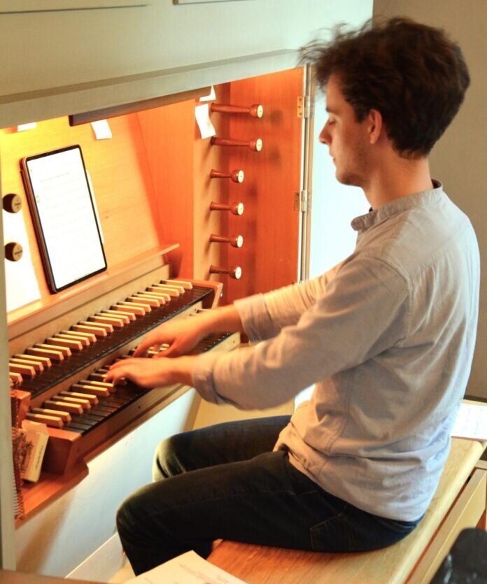 K1600_DSC_0153 Josua Velten 7.5.22 Abendvesper Organist