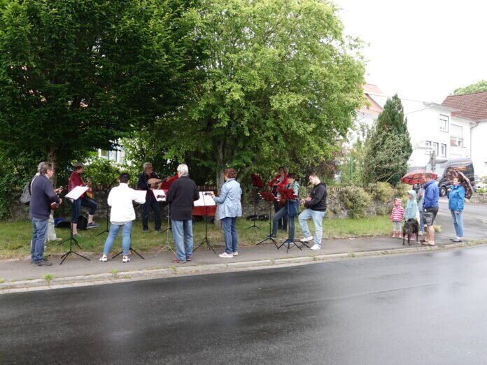 20220605 Dorfauftritte Mandolinenclub Weickartshain