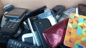 30 Kilogramm Altgeräte - Handy-Sammlung