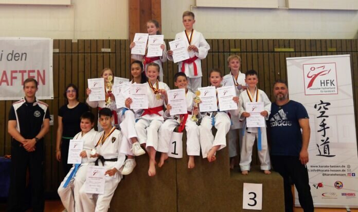 Alle HM Teilnehmer und Trainer