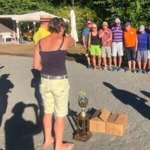 Die Sieger: Boulebiebertal 2re und BouleBiebertal1 (li)