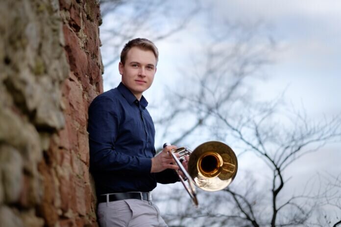 Posaunist Julius Joachim studierte u.a. an den Musikhochschulen in Karlsruhe und Weimar. Posaunist Julius Joachim studierte u.a. an den Musikhochschulen in Karlsruhe und Weimar.