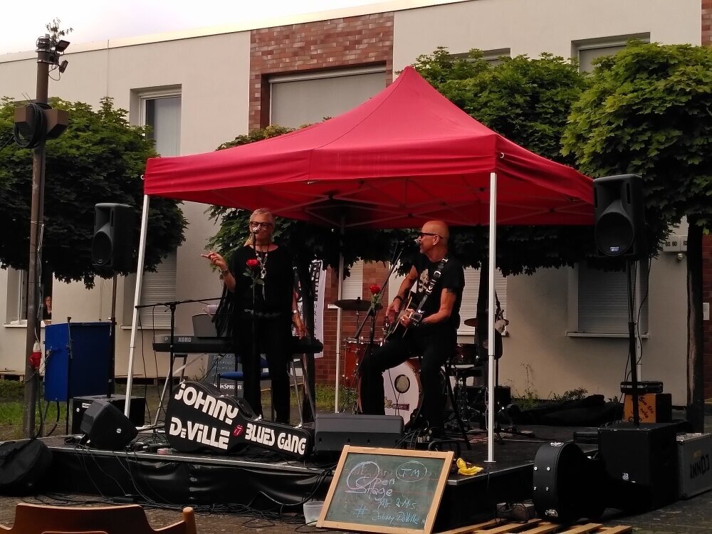 Auch Mr. Johnny DeVille aka Hans Röth ist wieder dabei bei der Open Stage am 10.9. unter den Platanen der Kulturkirche