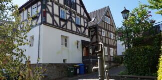 Demokratiefeinde meiden