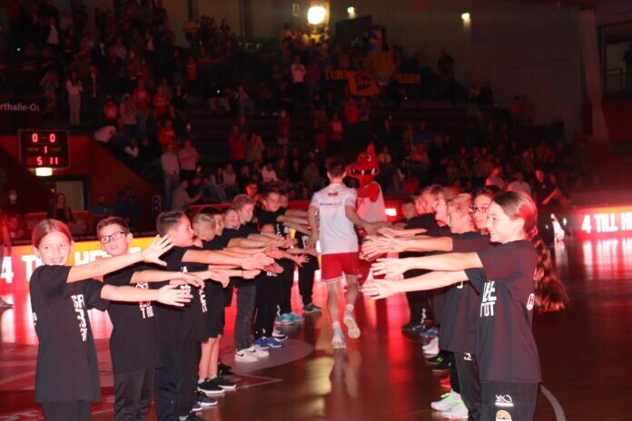 20221029-L0090001-Einlaufkinder bei Basketball Gießen 46ers(20)