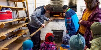 Waldkita Nordeck besucht Backhaus – Backen wie vor 100 Jahren