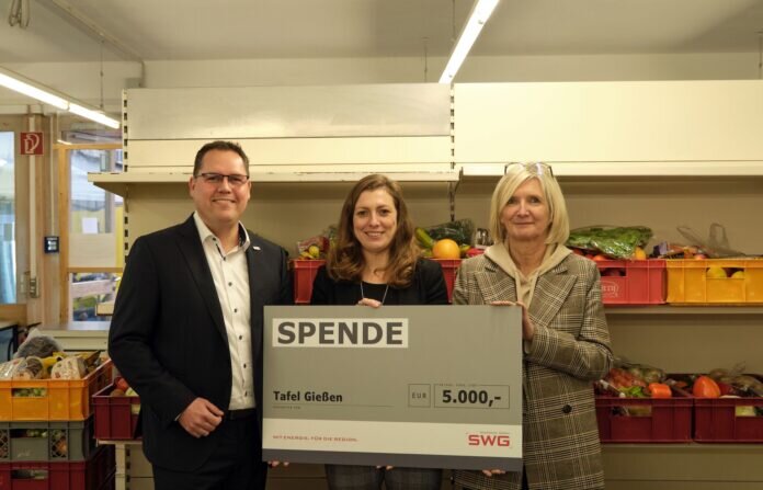 2023-01-10 Pressebild_Spendenuebergabe Tafel_3