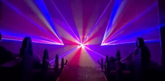 Neues Licht in Alter Kirche