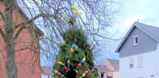 Wieder Osterbrunnen in Launsbach