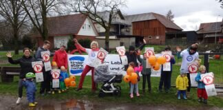 Bewegungshaltestellen-Schilder in Langsdorf aufgehängt