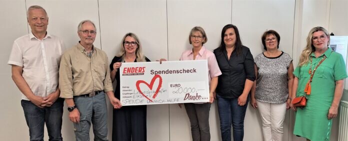 01_Spendenübergabe_Enders