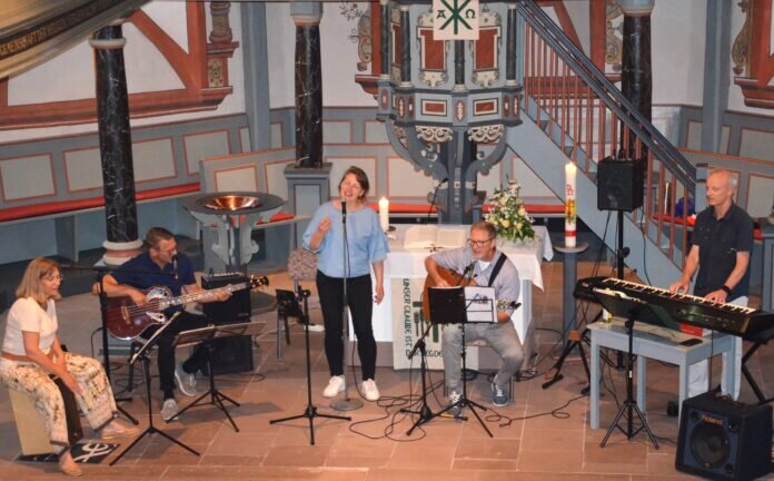 sa 15.07.2023 Kirche Holzheim dribdeblues DSC_0893