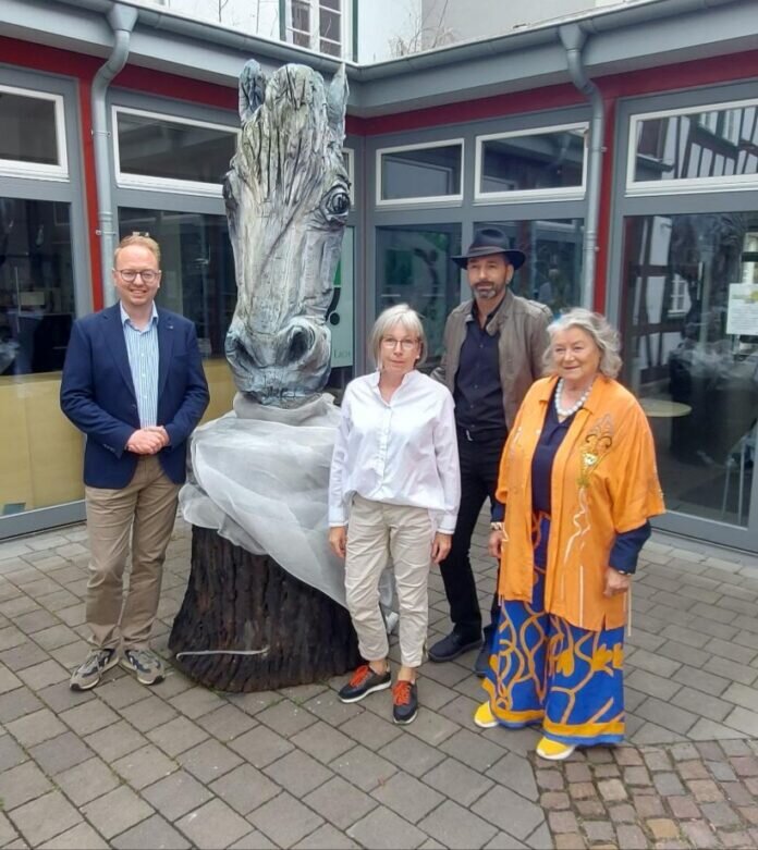 FotoEnthüllungKriegspferd-2023-07-31