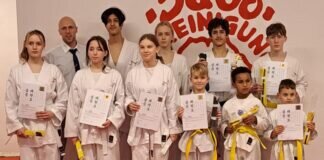Taekwondo-Kämpfer*innen in allen Prüfungsfächern überzeugend!