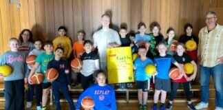 Grundschule Großen-Buseck spendet 1000 Euro für Tansania-Projekt von 46ers-Profi Luis Figge