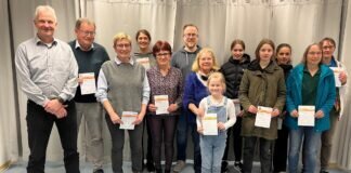 Sportabzeichen Übergabe TSV Klein-Linden – Prof. Dr. Vogel mit 53.sten Sportabzeichen