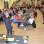 “Wer hätte das der Mathematik zugetraut?“ – Prof. Dr. Beutelsbacher “bastelt Herzen” bei den Landfrauen in Holzheim