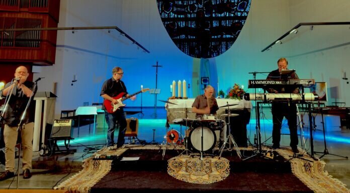 Kathedralenklänge mal anders: BLUESDOCTOR Hartmut Dietrich, Thomas Geis, Manfred Jung, Christoph Handrack (v.l.)