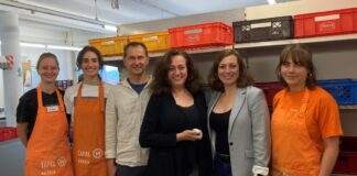 YogaStudio OM spendet 500 Euro für die Tafel Gießen