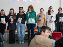 Weihnachtliche Stimmung beim Vorlesewettbewerb an der Alexander-von-Humboldt-Schule