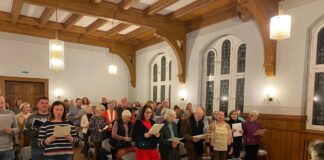 Internationale Weihnachtsstimmung mit Liedern aus 8 Ländern beim traditionellen Weihnachtsliedersingen in Wetzlar