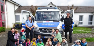 Alltagshelden in Uniform zu Besuch in der Lebenshilfe-Kita in Lich-Eberstadt