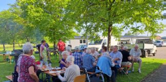 Senioren ließen sich Gegrilltes schmecken