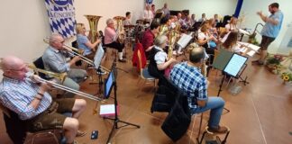 Tolles Oktoberfest der “Freiwilligen Feuerwehr Holzheim e.V” in der “Kulturellen Mitte”