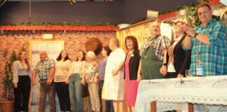 Kartenvorverkauf in der “Kulti”, „Zwei Bürgermeister für ein Hallelujah“, neue Aufführung der Theatergruppe Holzheim