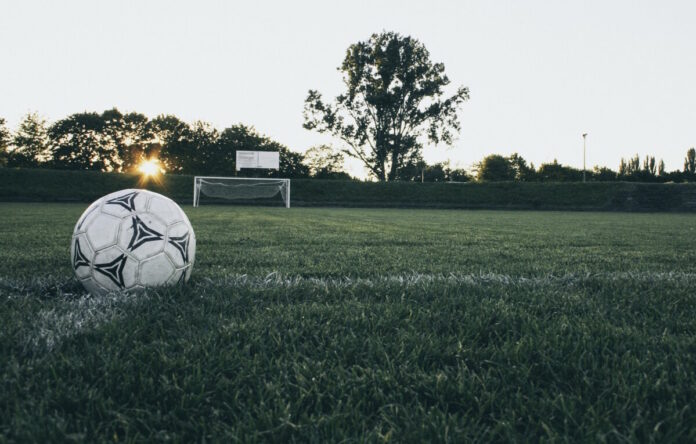 football-1486353_1920_nach-Markus-Spiske-auf-Pixabay