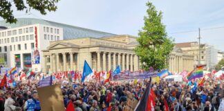 Friedensnetzwerk Gießen bei Friedensdemonstration in Stuttgart