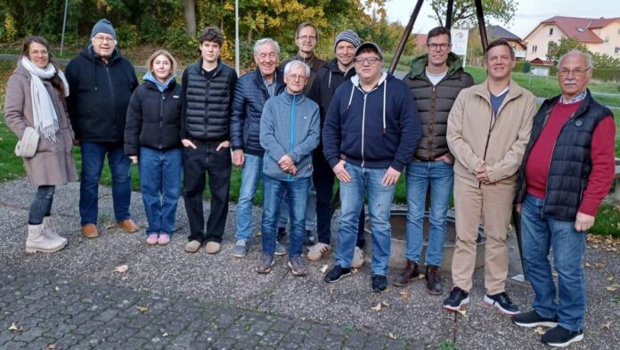 K1600_Holzheimer Kommunalpolitiker mit Familienamgehörigen feierten auf Einladung von Ortsvorsteher Daniel Jung 20251018_182215