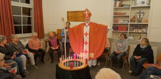 Nikolaus besuchte den Lardenbacher Adventskranz