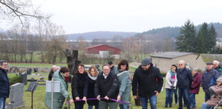 In Lumda Grünbergs 12. Memoriamgarten eingeweiht