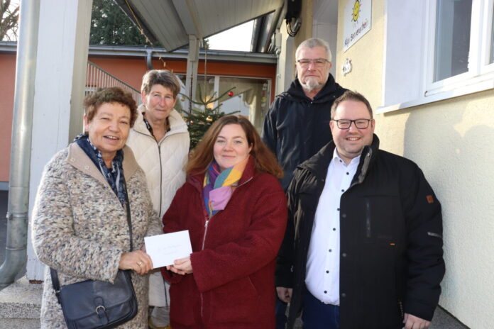 20251222-L009ß0003-Spendenübergabe Mandolinenclub Weickartshain an KITA Lardenbach