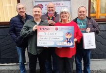 Theatergruppe “Harmonie” Holzheim Spendensumme von 7500 Euro an Elternverein krebskranker Kinder übergeben