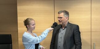 Schulradio unterwegs: Francke-Schüler interviewen den OB im Rathaus