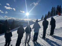 Skikurs als schulisches Erlebnis: Sport, Teamgeist und Verantwortung