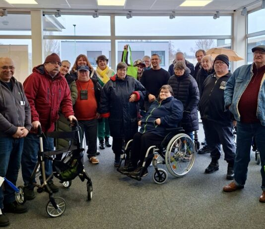 Sanitätshaus medrob spendet Rollstuhl an CasaVivo