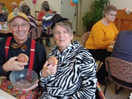 “Buss-Arnold-Stiftung Holzheim” feiert traditionell mit Kräppeln, fast schon eine “Prunksitzung”